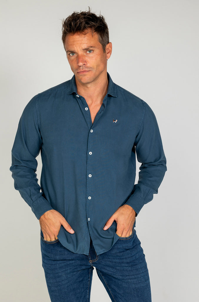 Camisa tintada tencel azul petróleo