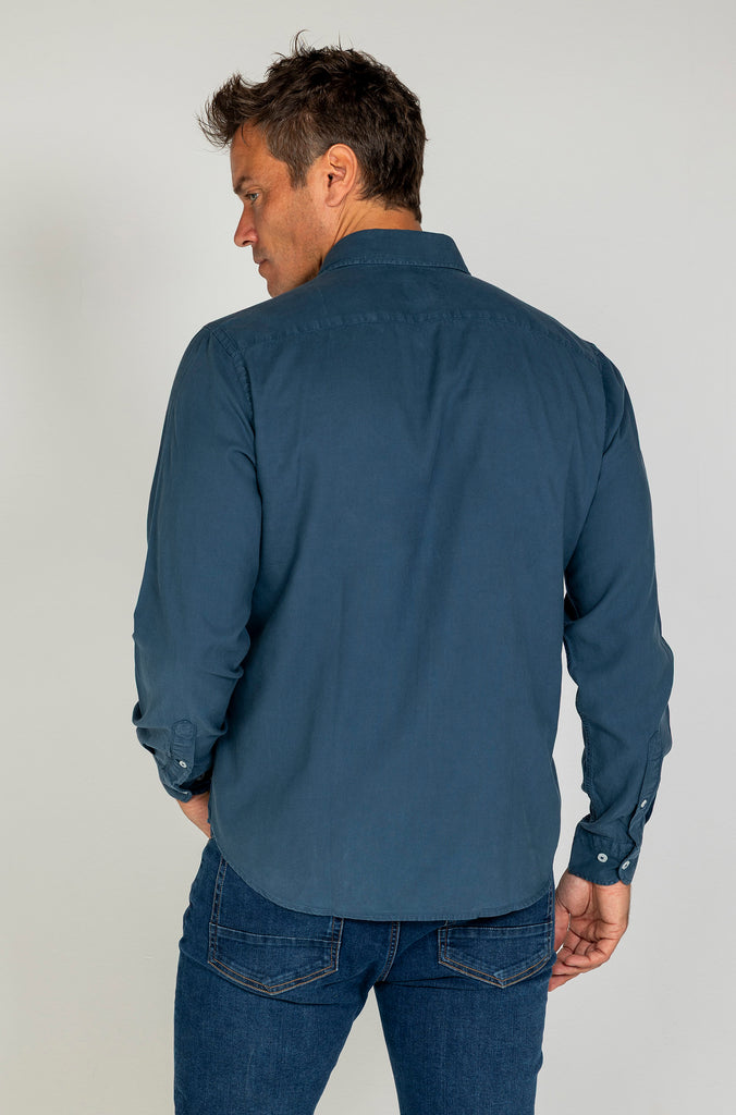 Camisa tintada tencel azul petróleo