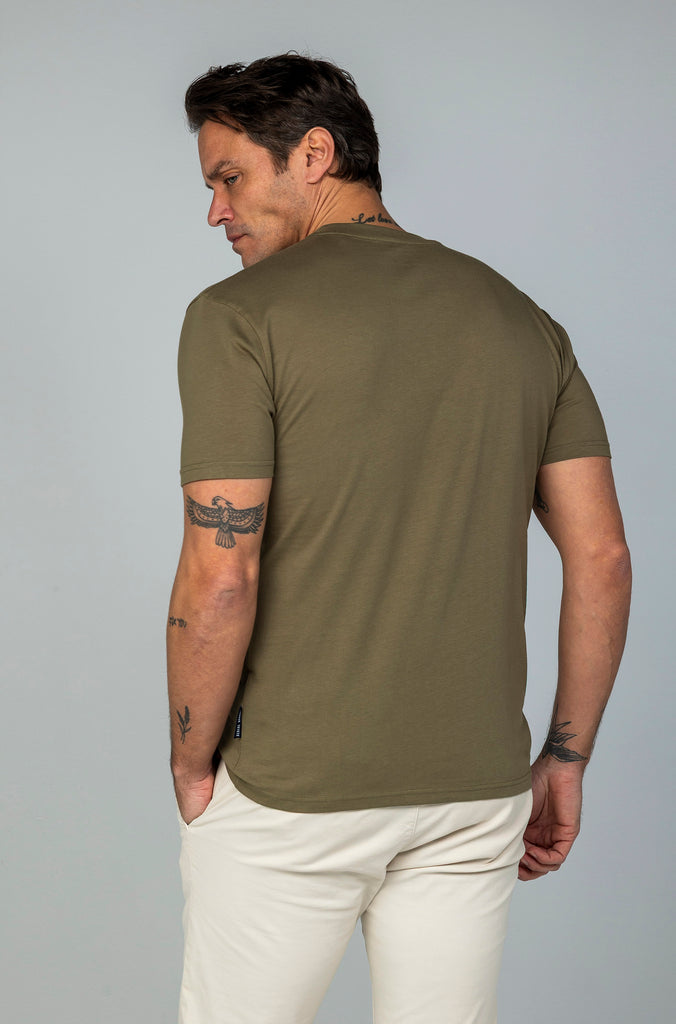 Camiseta Básica Con Bolsillo Kaki