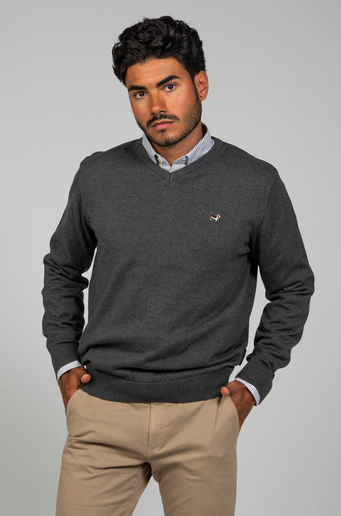 Jersey Básico Cuello Pico Gris Plomo