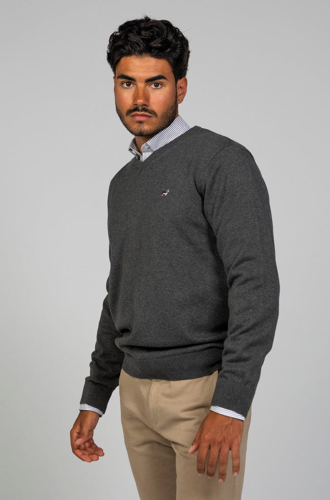 Jersey Básico Cuello Pico Gris Plomo