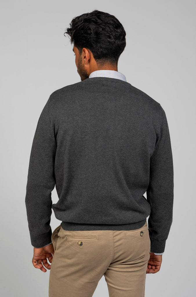 Jersey Básico Cuello Pico Gris Plomo