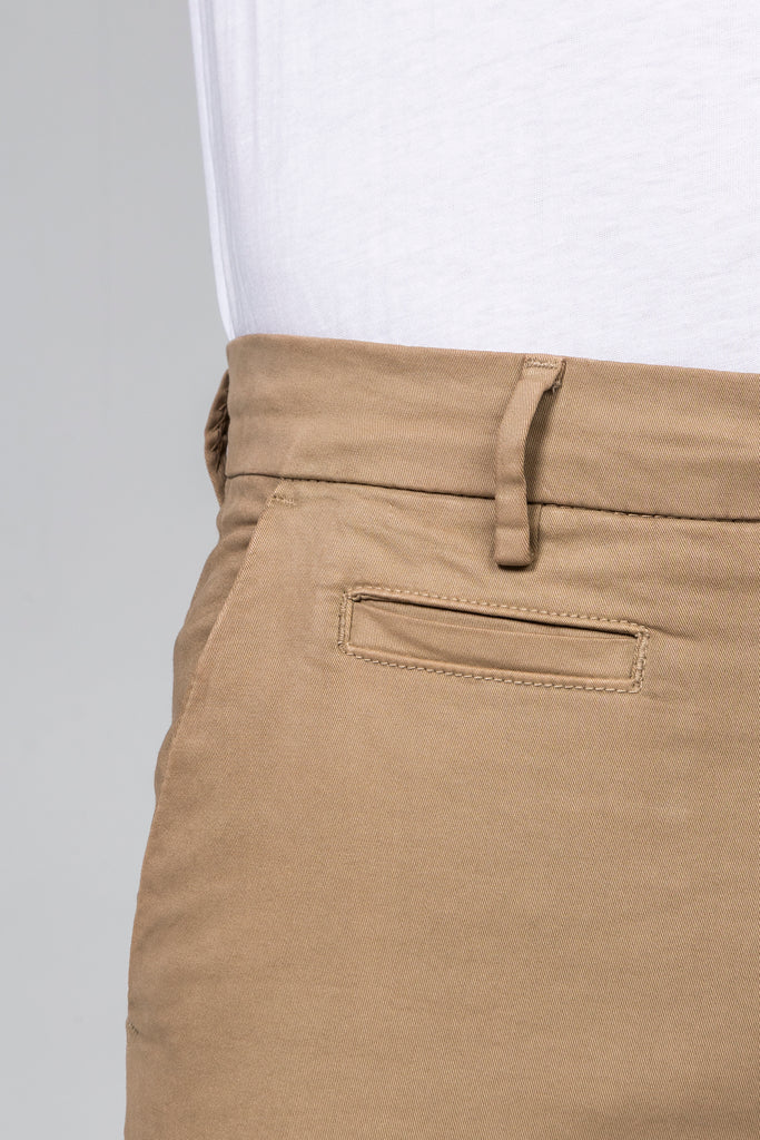 Pantalón Chino Elástico Regular Beig