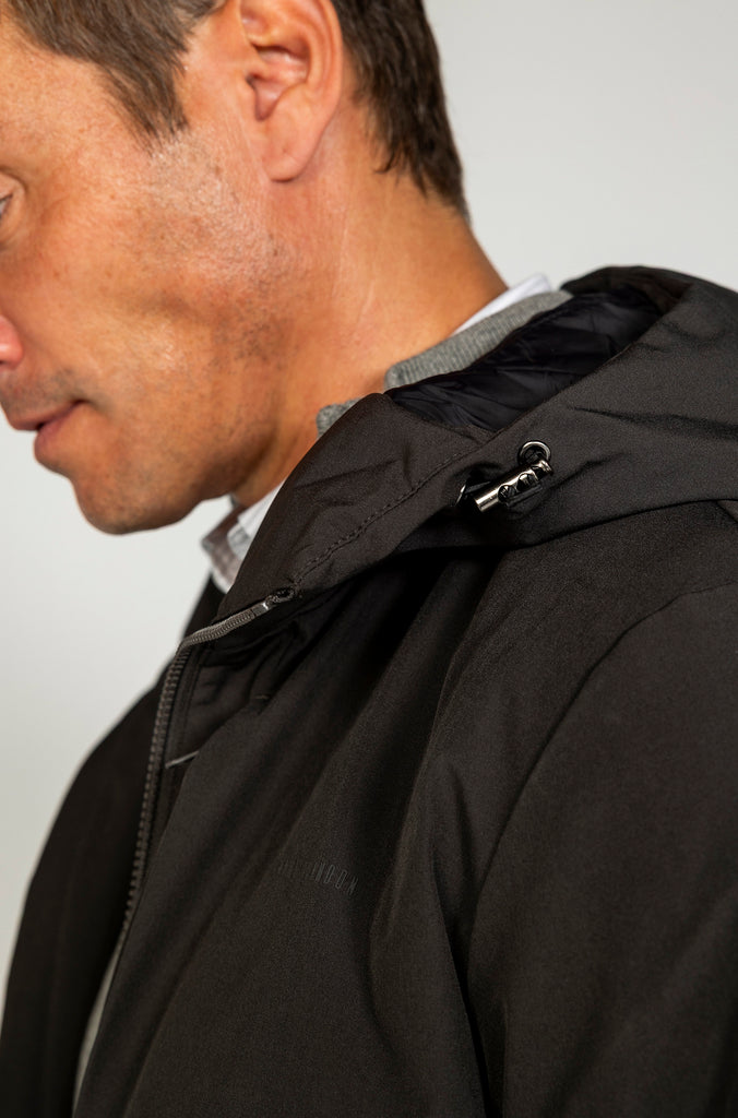 Parka Técnica Con Capucha Negra