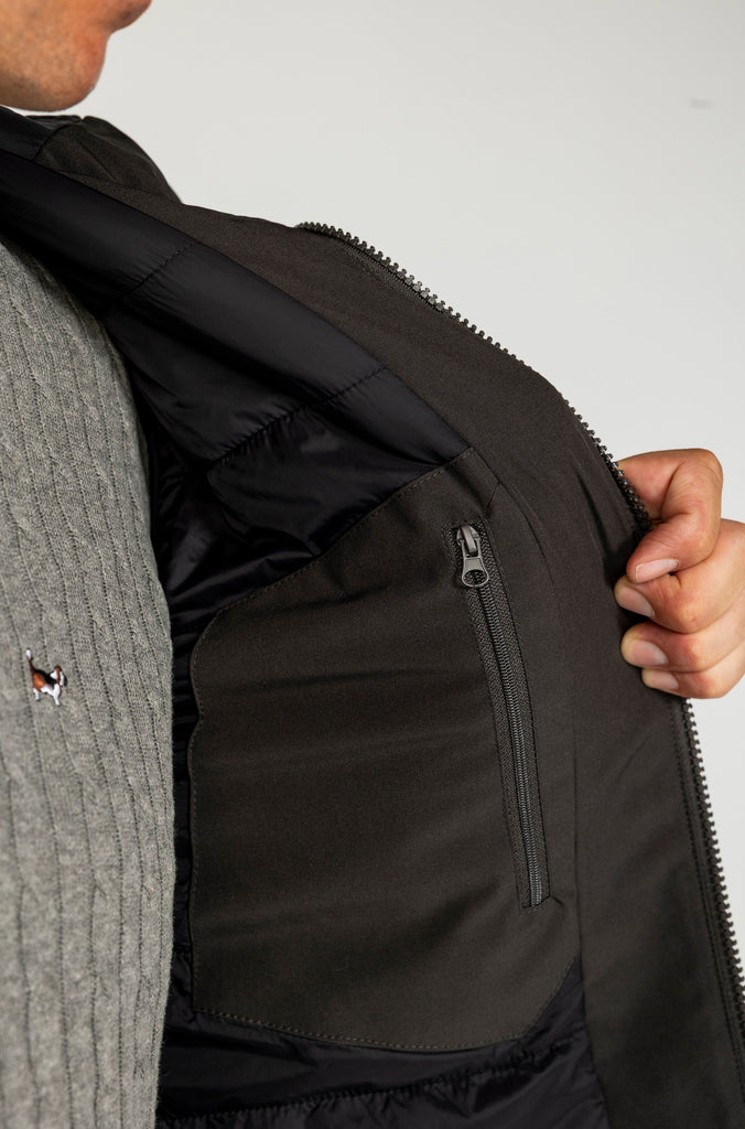 Parka Técnica Con Capucha Negra