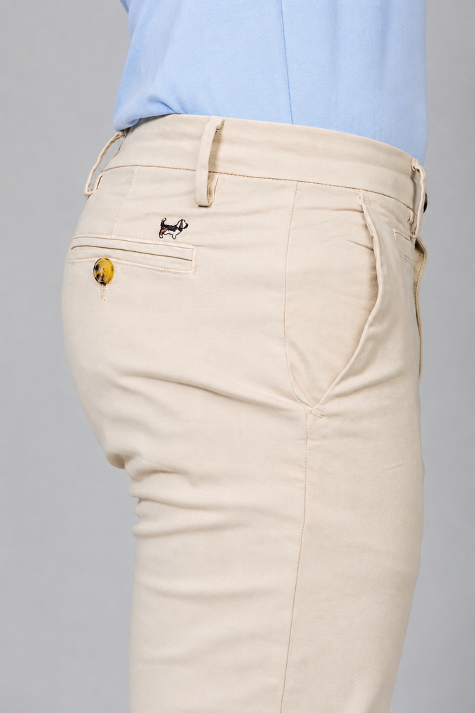 Pantalón Chino Elástico Regular Piedra