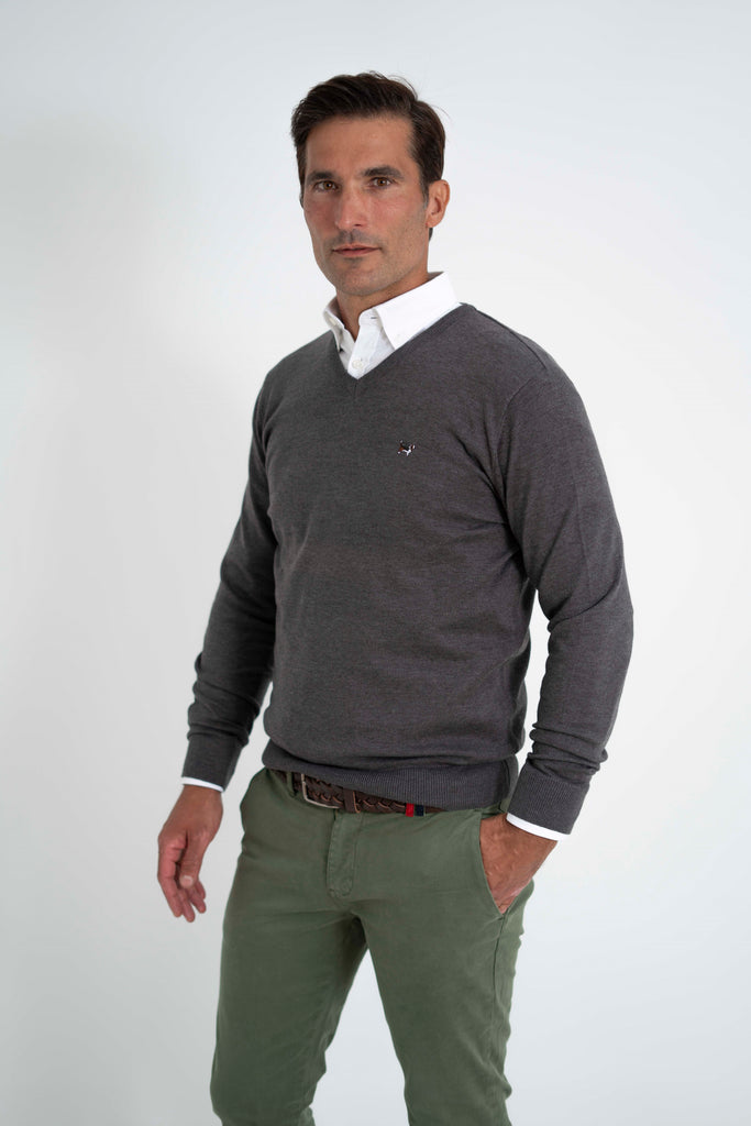 Sueter Liso Cuello Pico Gris Marengo